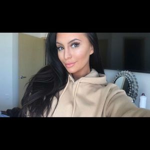 Meet your Posher, Chloe